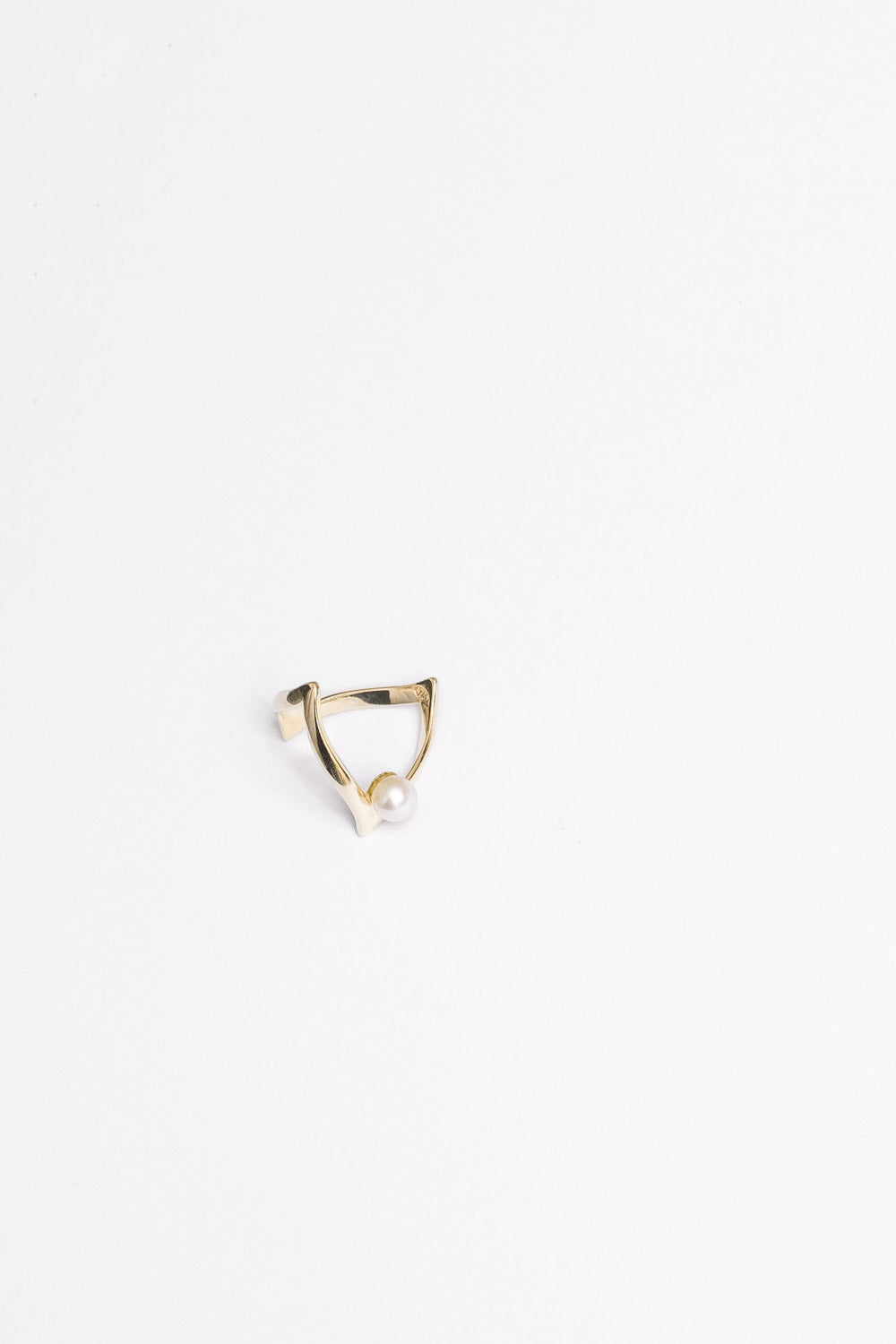 En Pointe Pearl Ring | 9K Yellow Gold