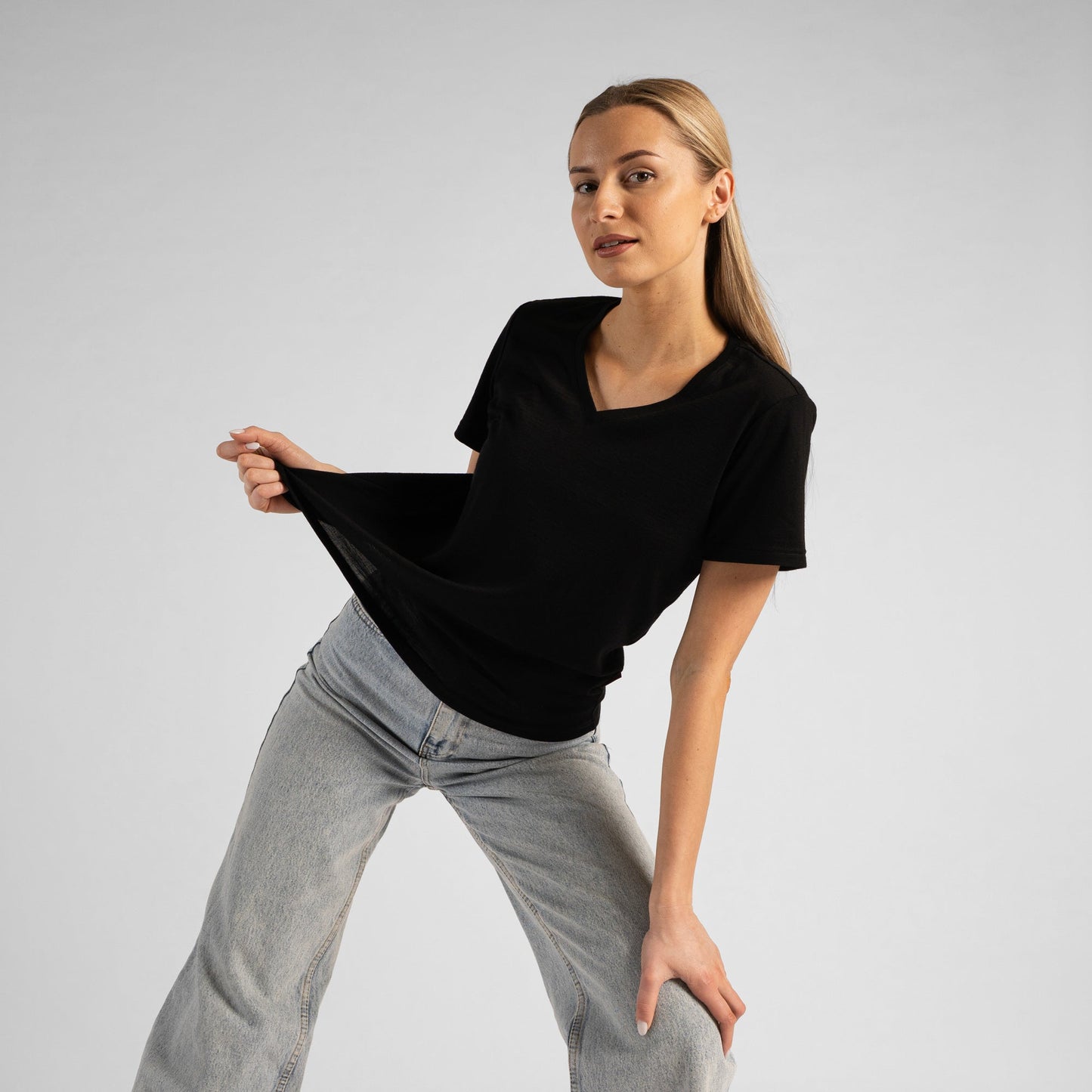 Women's Merino Regular Fit V-Neck Tee